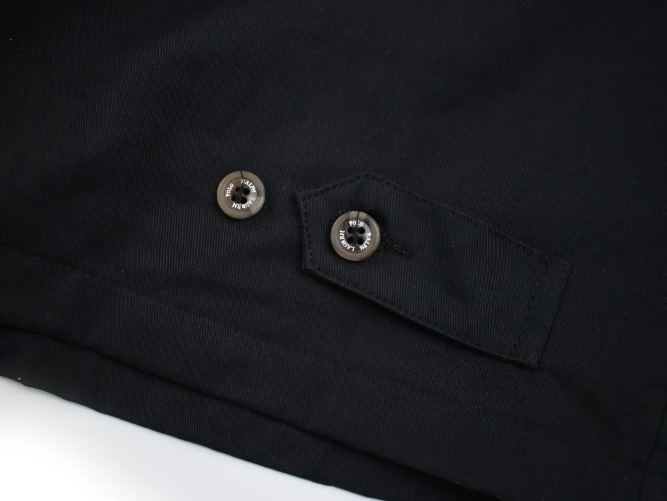 🅿️350 Ralph Lauren's new 2024 classic old money style stand collar executive zipper jacket 1️⃣Selected from high-quality original developed pure cotton fabrics, with customized plaid lining inside, the overall wear effect is very soft and comfortable, 2️⃣The workmanship details are perfectly controlled, the chest is exquisitely embroidered with small logos, and the dropped shoulders are made of unique splicing technology to highlight your personality! The version is simple but not simple! 3️⃣ Complete with tag accessories, unisex design, and a very versatile jacket for men and women! Color: black, navy, khaki, green Size: S, M, L, XL